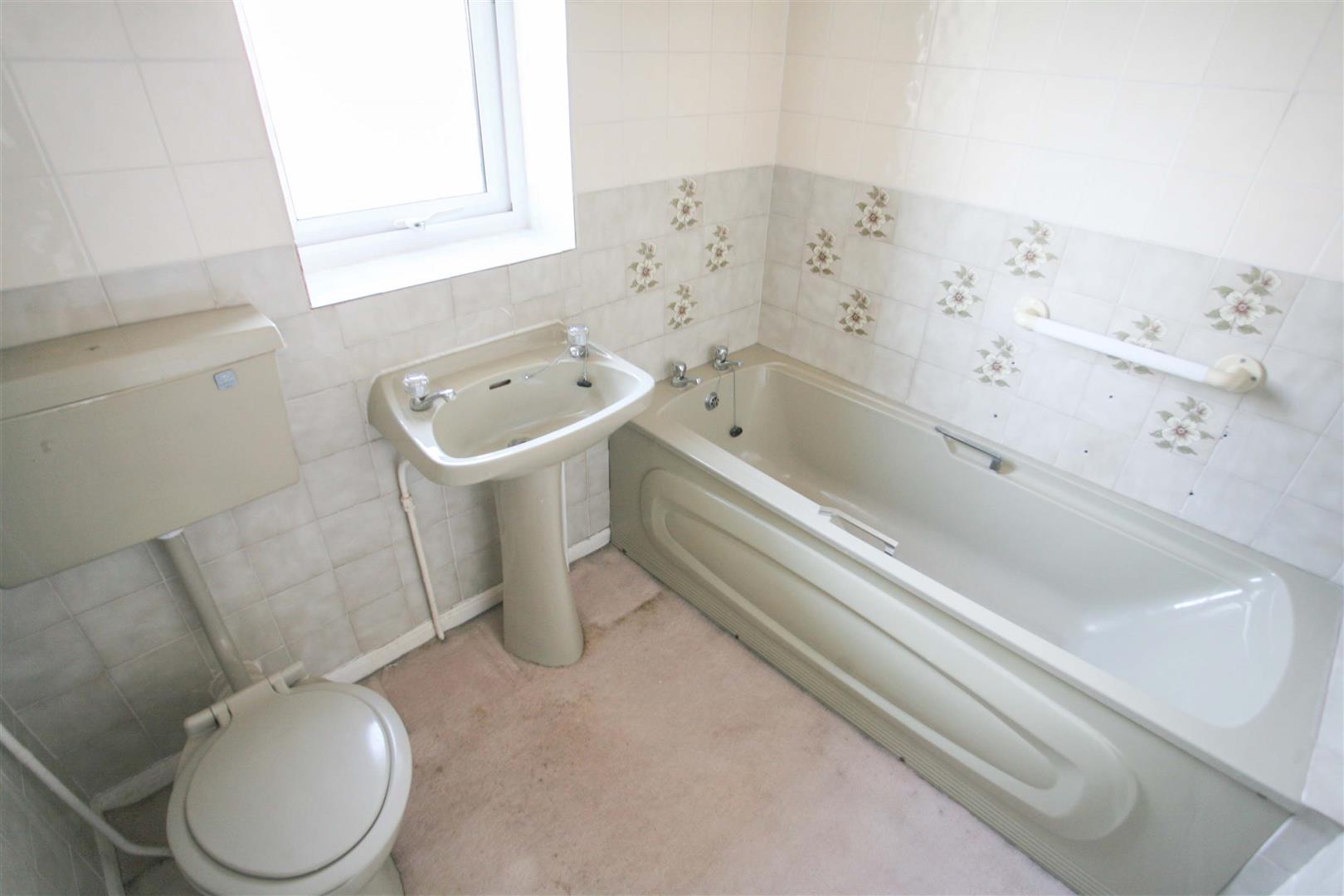 BATHROOM/WC